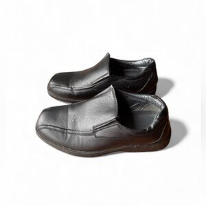✨Softstag Black leather slip on loafers✨